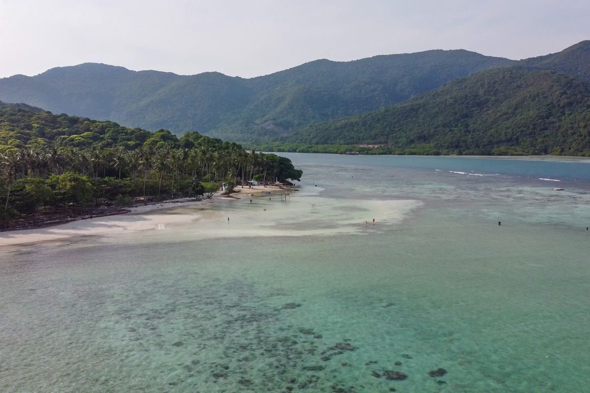 Pantai Bobby di Karimunjawa